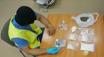 Marihuana, amfetamina i mefedron w mieszkaniu w centrum miasta 