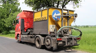 Trwa łatanie dróg w gm. Wola Krzysztoporska 