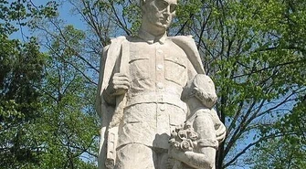 ONR chce usunięcia pomnika z placu Niepodległości. "Szpeci okolicę"