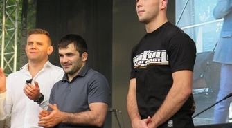 Kto docenia zapaśników?