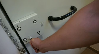 55-latka wypadła z III piętra 