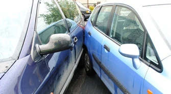 Rozbijał się mercedesem na cudzym podwórku