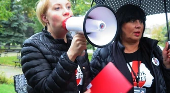 &#8222;Czarny wtorek&#8221; w Piotrkowie. Kolejny protest w strugach deszczu