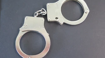 Ukradli wkłady do zniczy, wiązanki i kwiaty