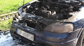 Opel spłonął na Działkowej