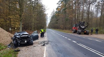 Samochód osobowy zderzył się z forwarderem 