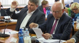 Czy prezydentów i wójtów znów będą wybierać rady?