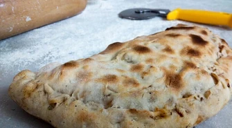 Calzone czy pizza? Czym się różnią te dwa dania?