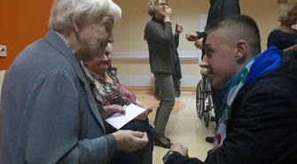 Kibice Polonii odwiedzili seniorów w DPS