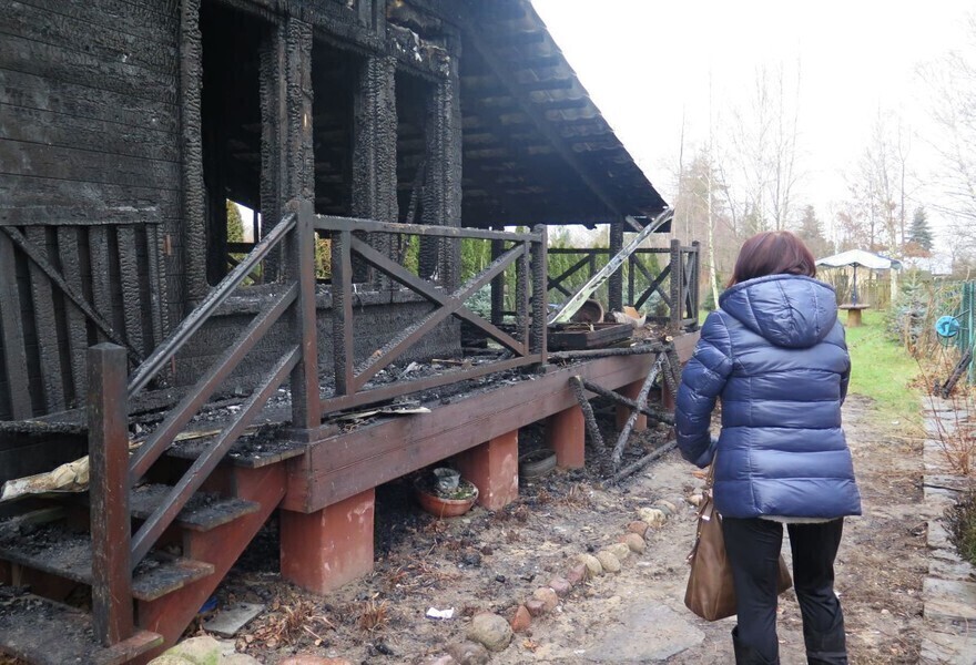Spłonął dom sąsiadki. Mieszkańcy os. Pawłowska nie czują się bezpiecznie
