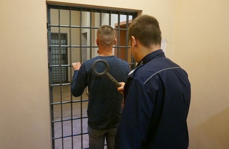 Wyłudzał pieniądze na portalu społecznościowym