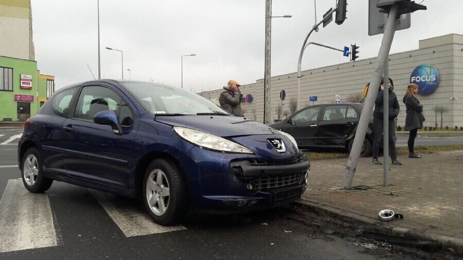 Znów kolizja przy galerii