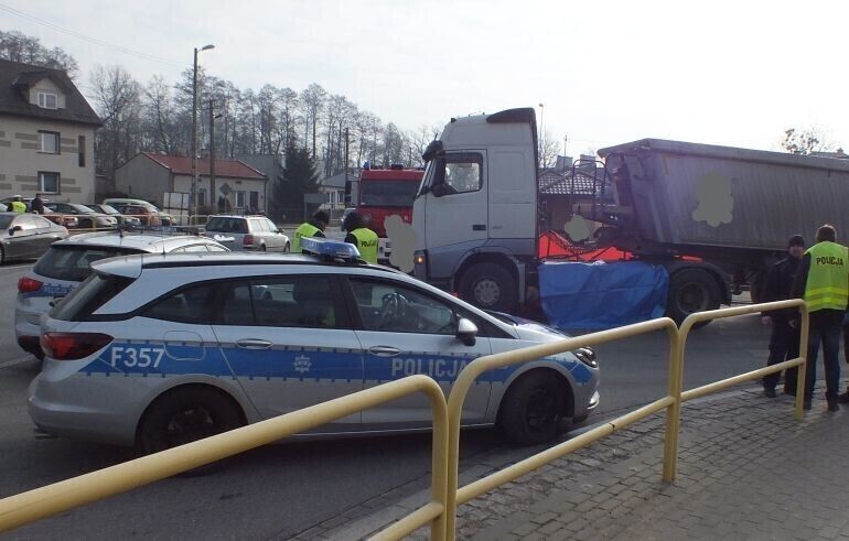 Zginęła pod kołami tira