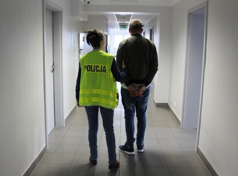Uciekał przed policją. Okazało się że nigdy nie miał prawa jazdy