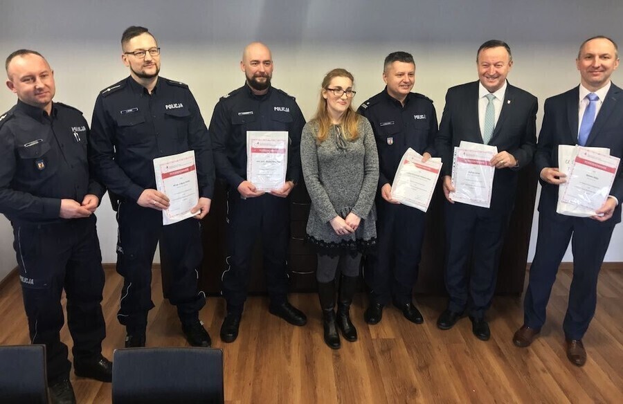 Burmistrz wójt i policjanci nagrodzeni