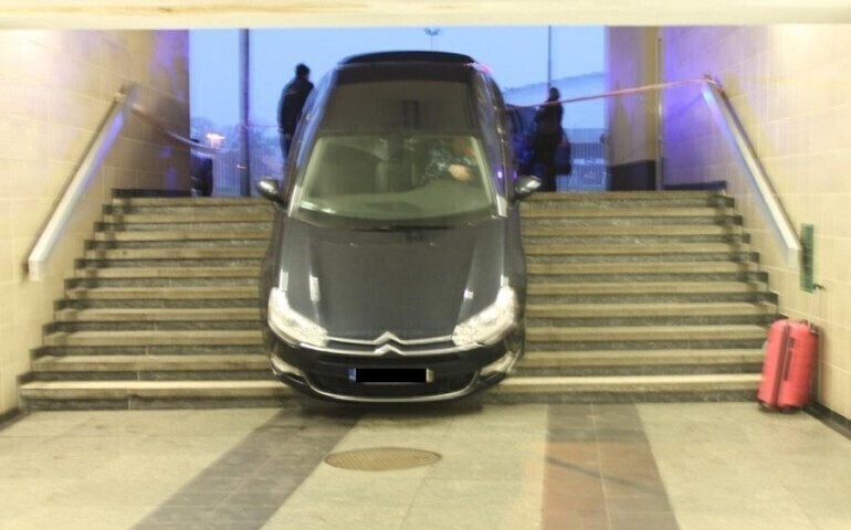 Pomylił parking z tunelem