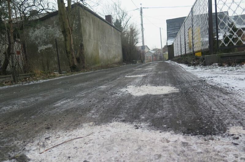 Sami sobie naprawią drogę