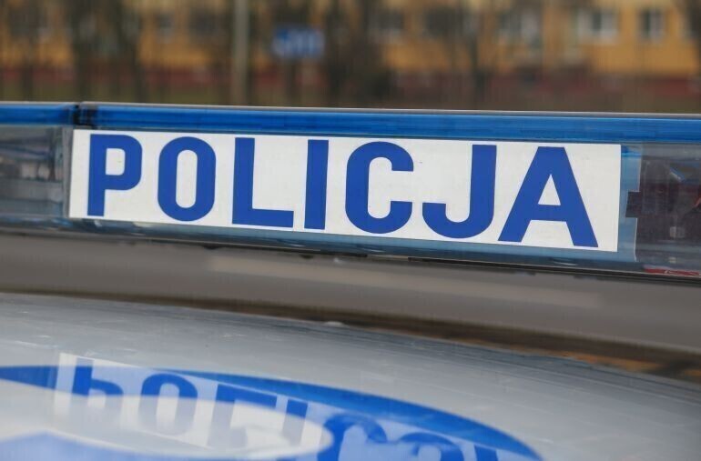 Ma na koncie kradzież z włamaniem do tego podarł dokumenty procesowe