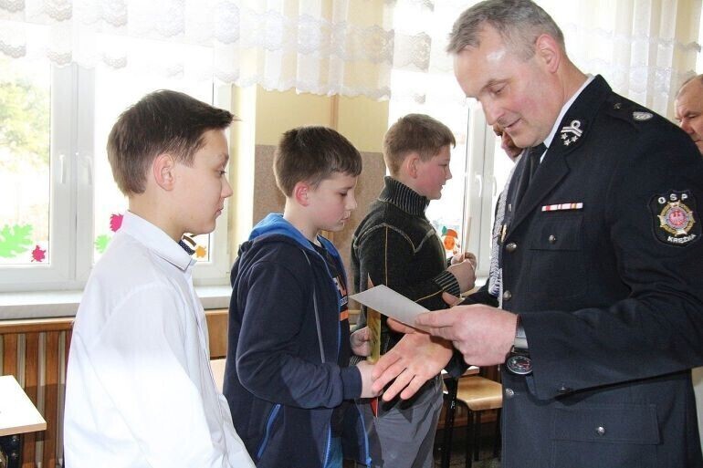 Młodzież zapobiega pożarom w Krzyżanowie