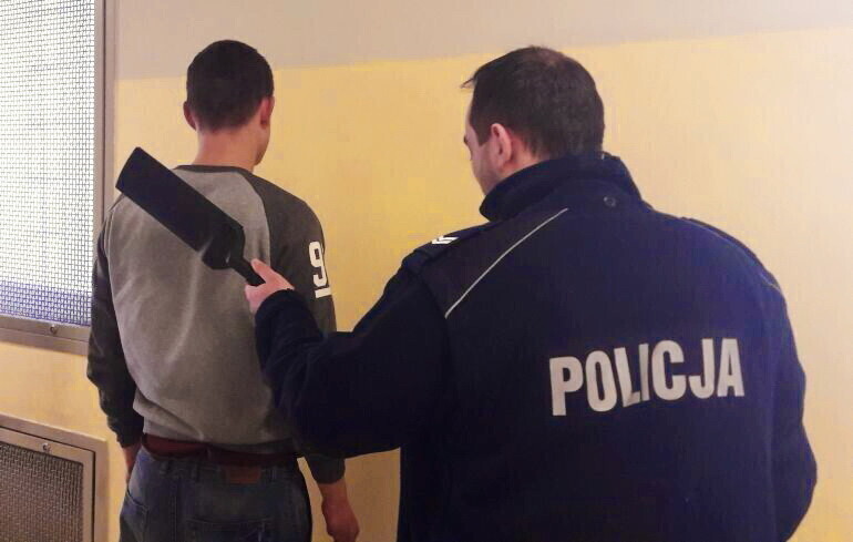 Rozbój w centrum miasta. Sprawca przystawił kobiecie nóż do szyi