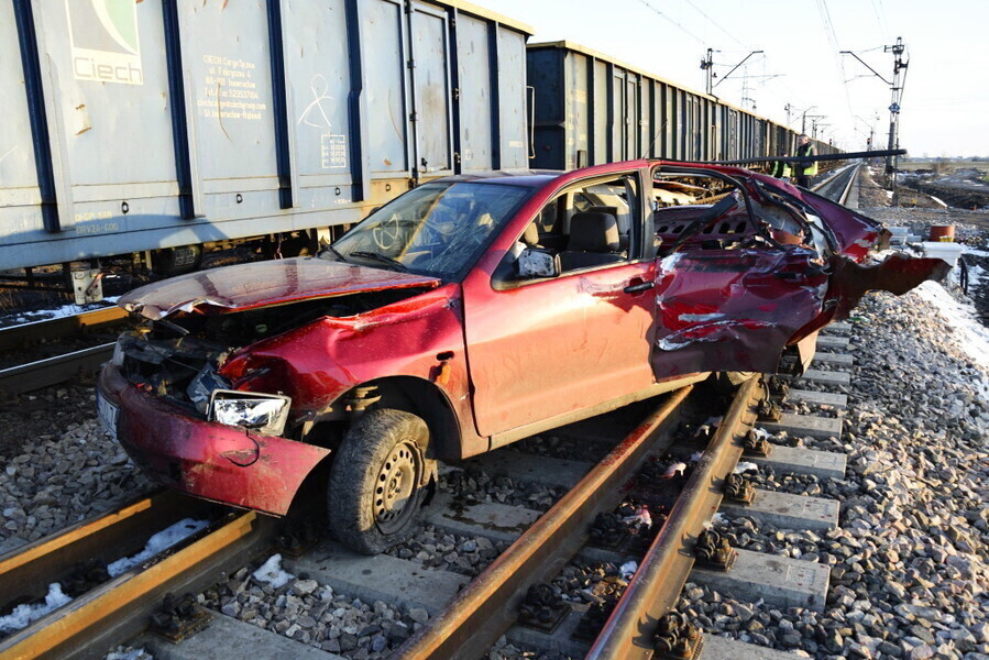 Pijany kierowca wjechał w pociąg