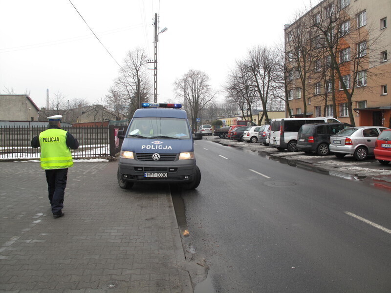 Samochód dostawczy potrącił 76-latkę