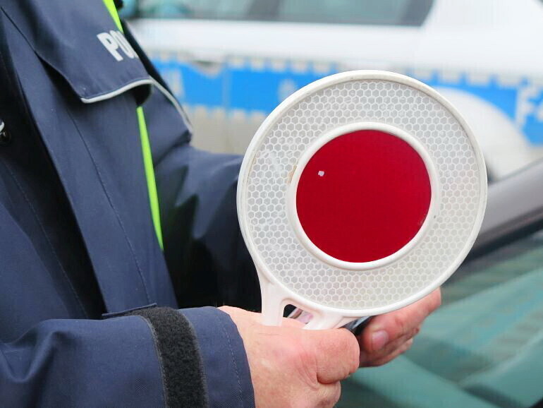 Fałszywy policjant zatrzymywał kierowców