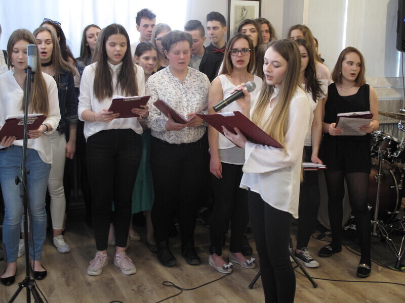 II LO w Piotrkowie zaprezentowało się przed gimnazjalistami