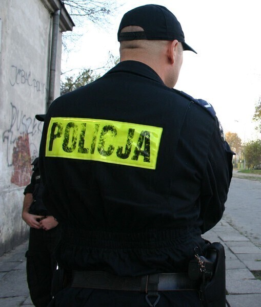 Nocna demolka w Radomsku. Młodzież zdewastowała tymczasowe rondo