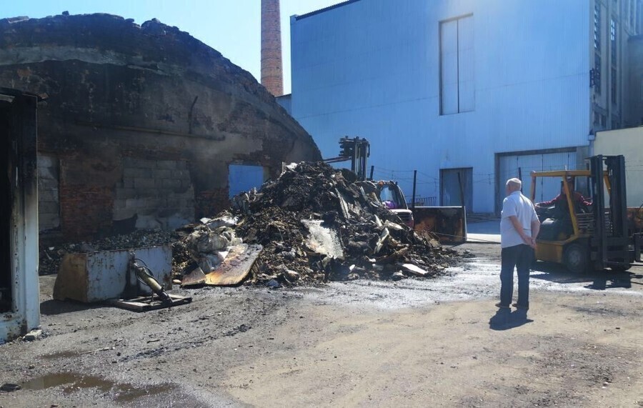 Krajobraz po pożarze. Służby ustalają przyczynę