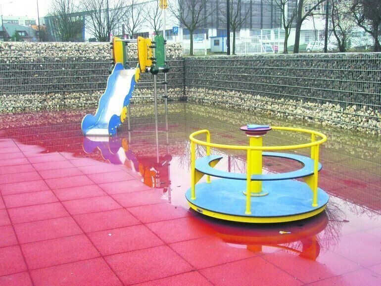 Woda jak stała tak stoi