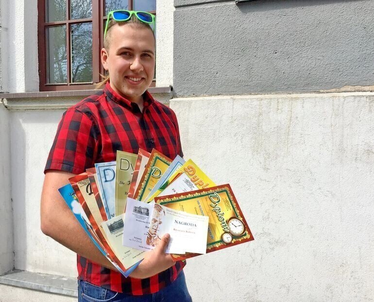 14 lat nauki bez zwolnień i wagarów