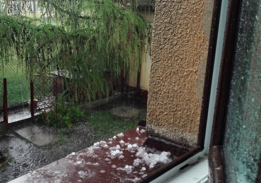 Grad i zalane piwnice w gminie Sulejów