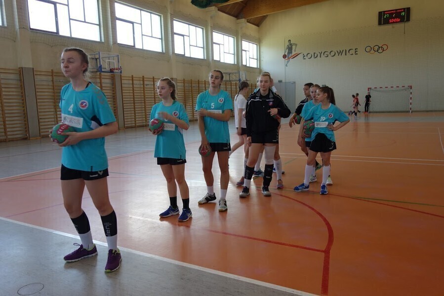 Kolejna lekcja młodych piłkarek