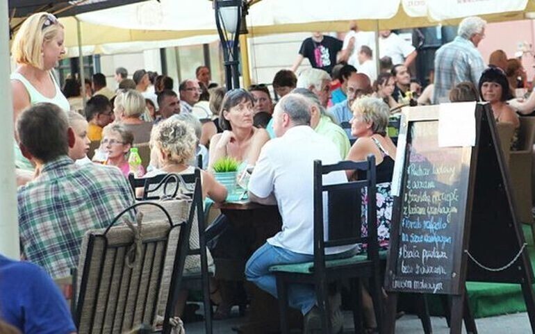 Letnie ogródki w Rynku Trybunalskim mają wyglądać podobnie