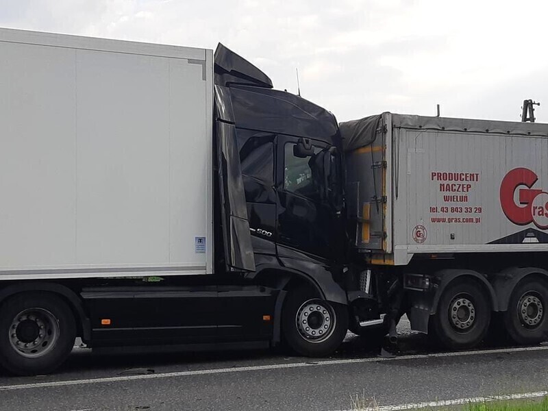 Zderzenie tirów na DK74