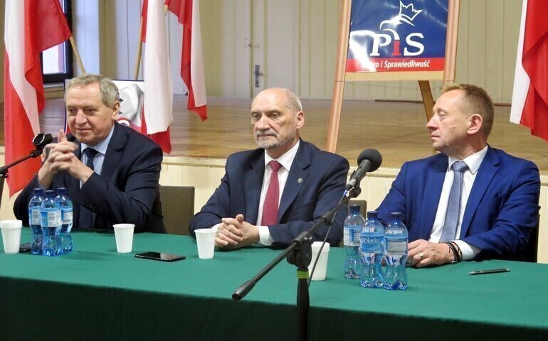 Co dalej z S12 i pogłębianiem Pilicy Politycy PiS na spotkaniu w Sulejowie