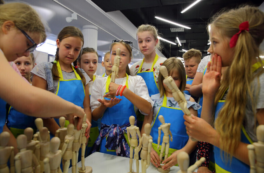 Lokomotywa Łódzkiego Domu Kultury odwiedziła ASP