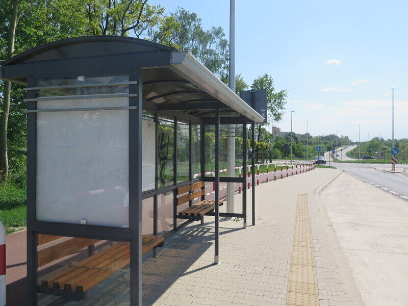 Nieużywane przystanki przy Alei 800-lecia