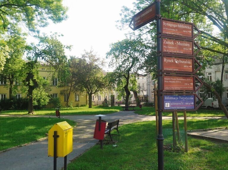 Skwer przy ul. Cmentarnej imienia wybitnego sędziego