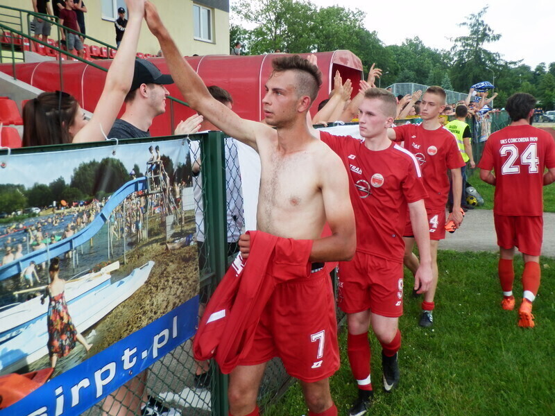 Porażka na boisku fiesta na trybunach