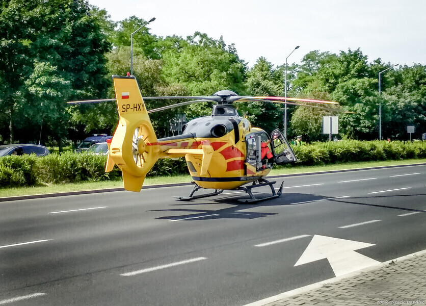Śmigłowiec lądował na skrzyżowaniu