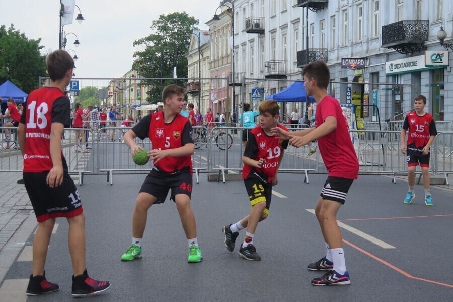 Na Słowackiego grali w ręczną