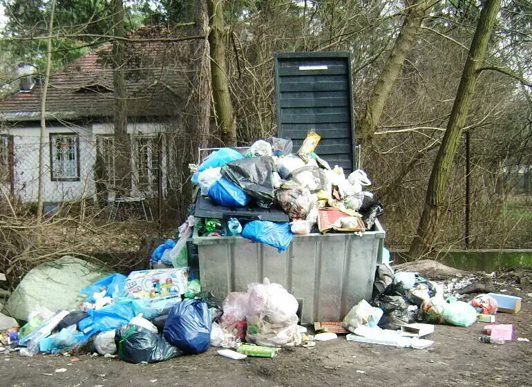 Jak duży jest dług piotrkowian z tytułu opłat za śmieci