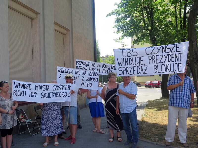 Spór o wykup mieszkań przed piotrkowskim magistratem