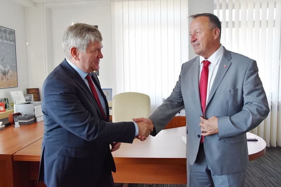 Marszałek dał granty