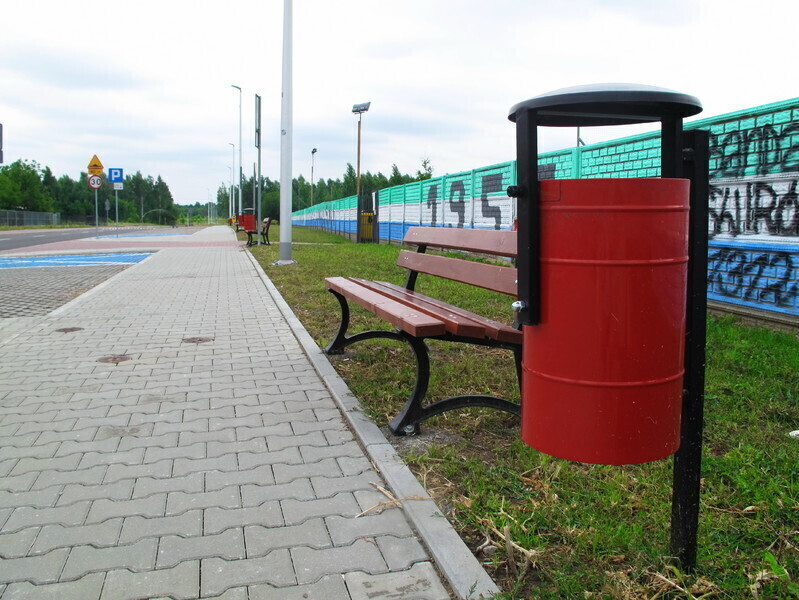 Ulica Ronalda Reagana w Piotrkowie Z tymi koszami to nie przesada