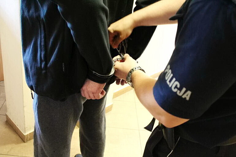 Ukradł śpiącemu tomaszowianinowi telefon