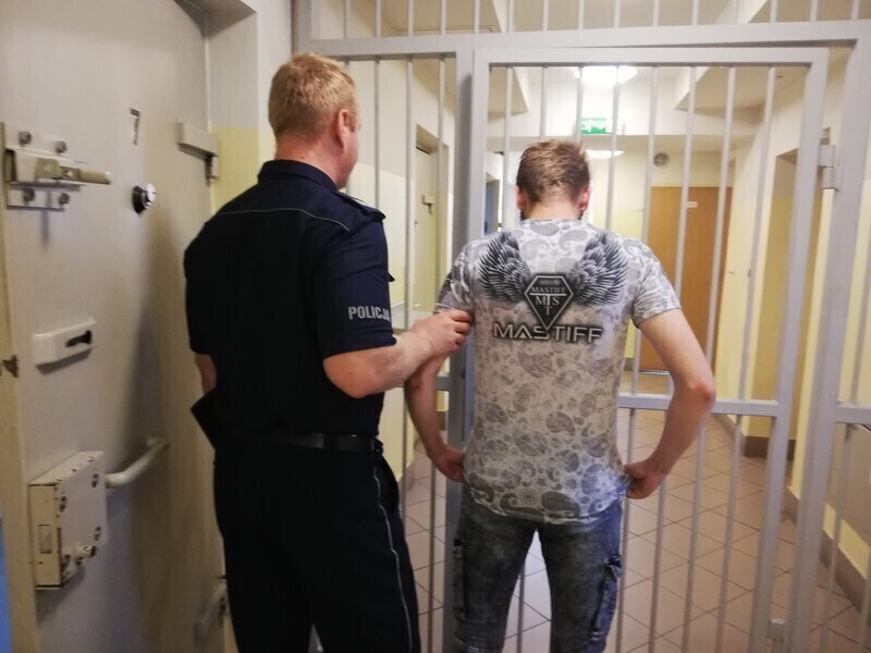 Nastolatkowie przyłapani podczas próby włamania