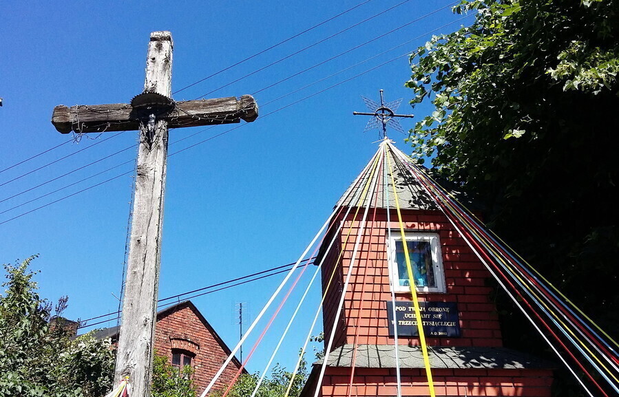 Krzyż w Piekarach świadkiem historii